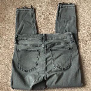 Old Navy | Rockstar Skinny Distressed Jeans | 8